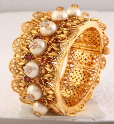 3 Best Gold Jewellery of The Year Bridal Awarded to Shree Raj Mahal Jewellers Ltd. New Delhi